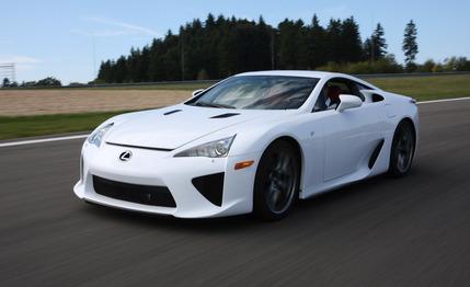 Lexus LFA na ceste